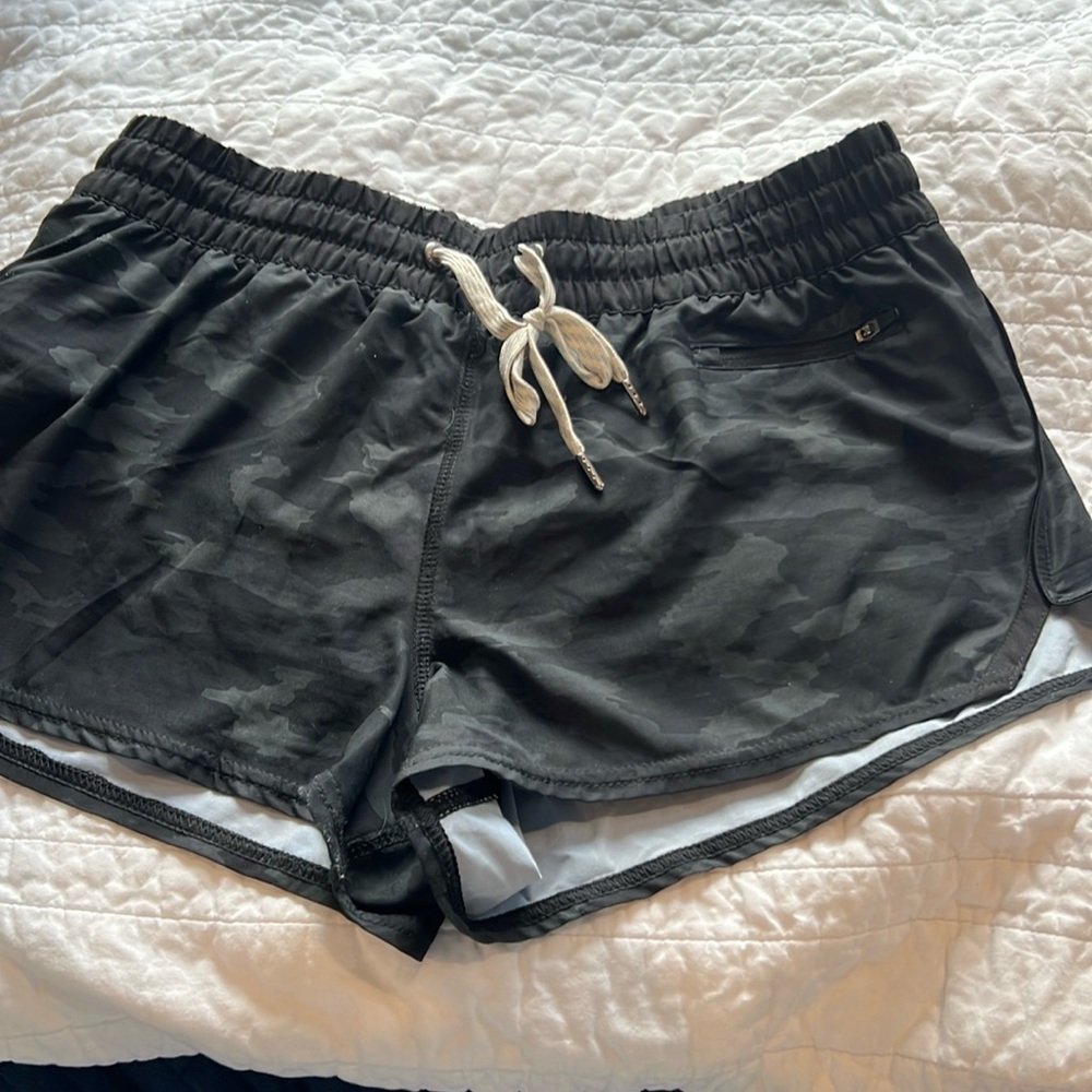 Dark camo running shorts, Vuori